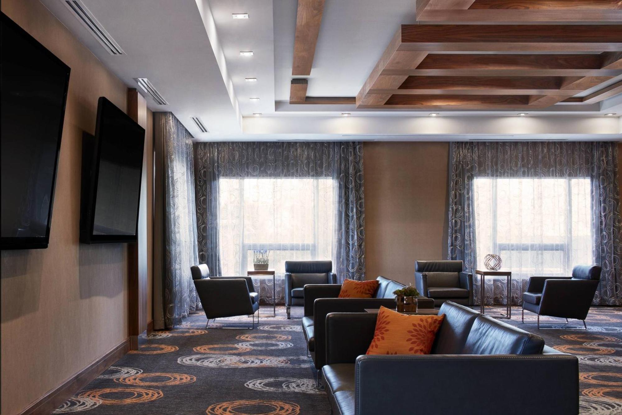 Delta Hotels By Marriott Уотърлу Екстериор снимка