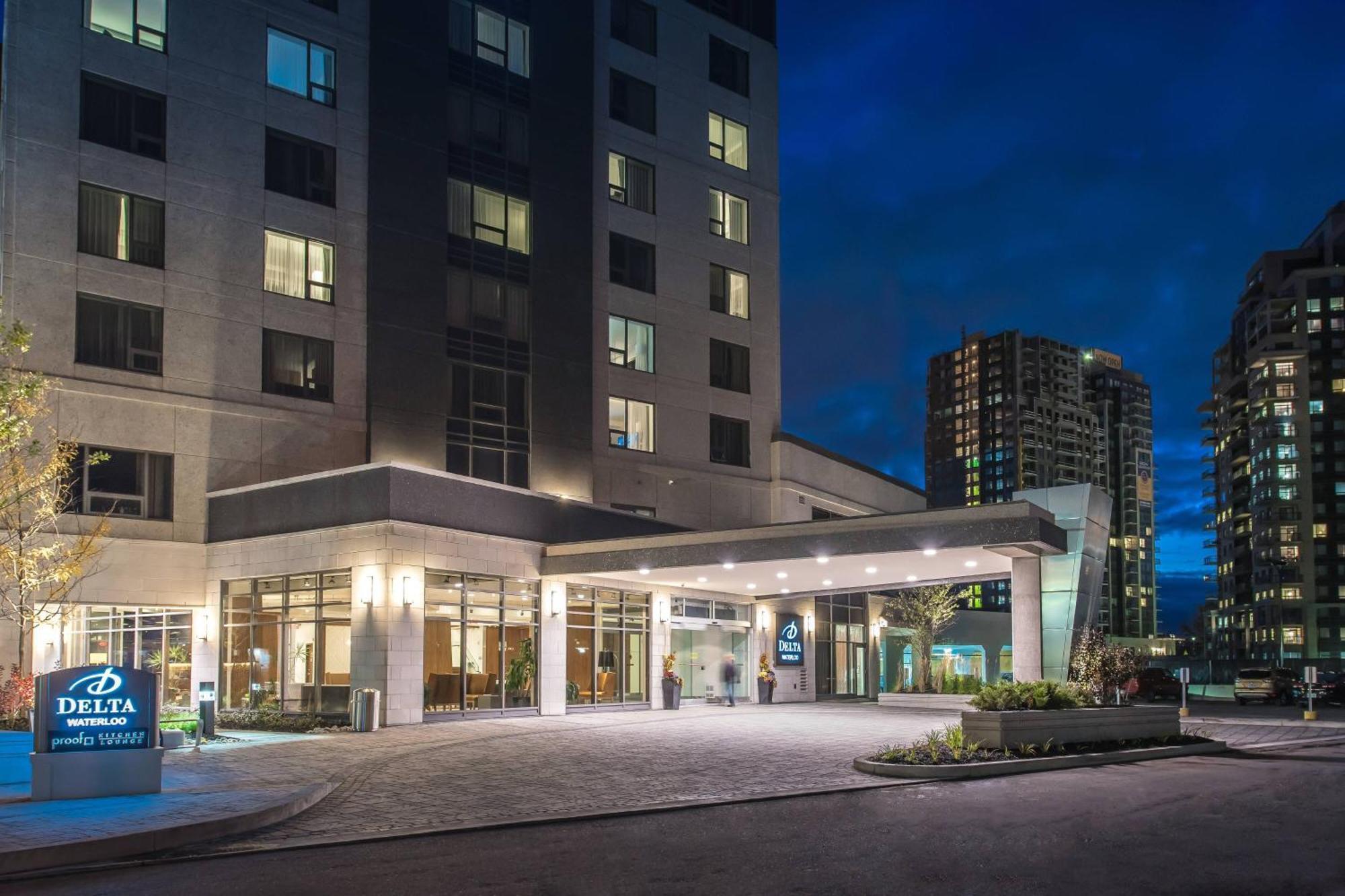 Delta Hotels By Marriott Уотърлу Екстериор снимка