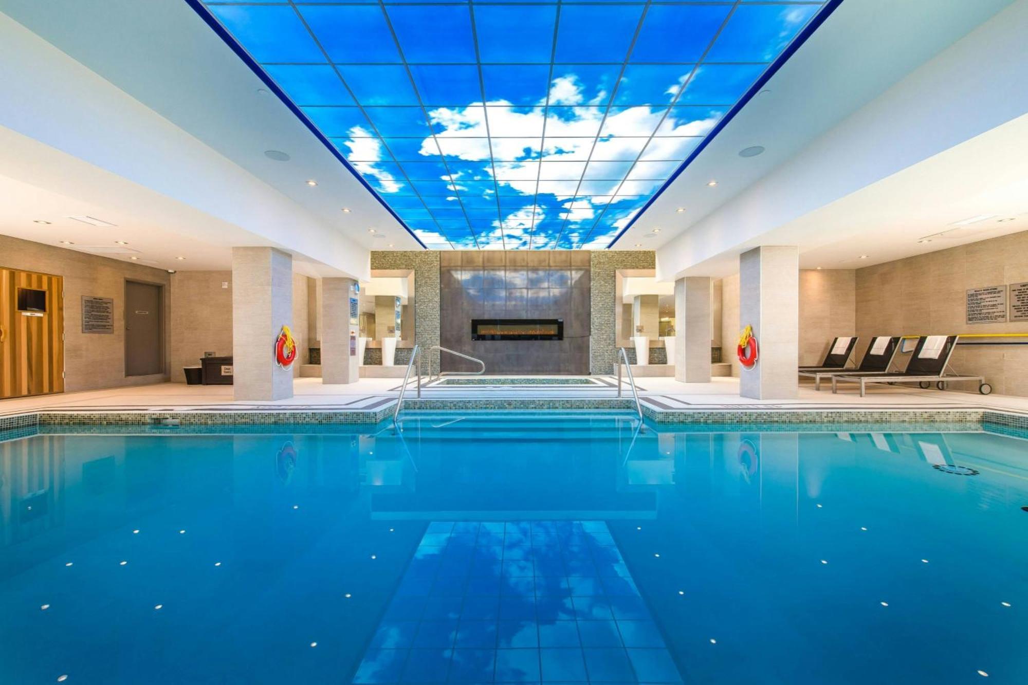 Delta Hotels By Marriott Уотърлу Екстериор снимка