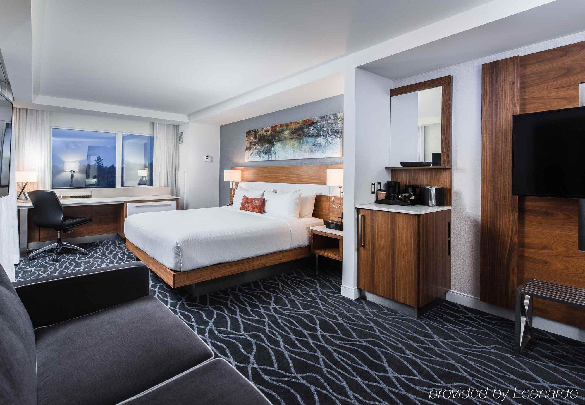 Delta Hotels By Marriott Уотърлу Екстериор снимка