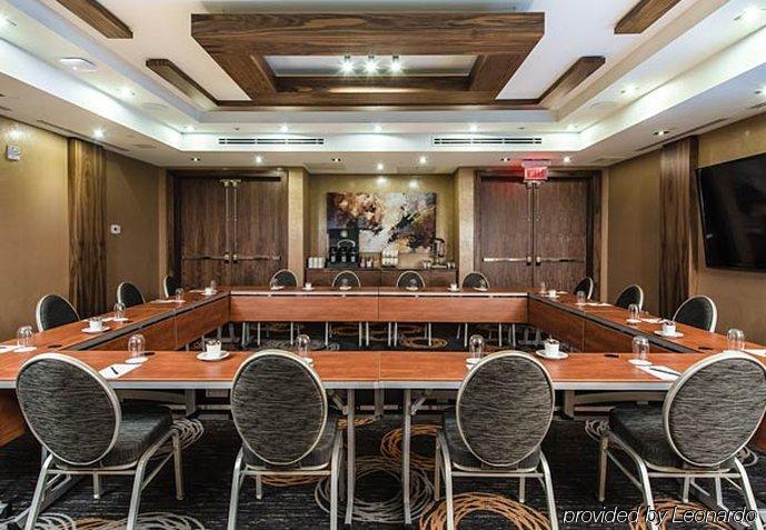 Delta Hotels By Marriott Уотърлу Екстериор снимка