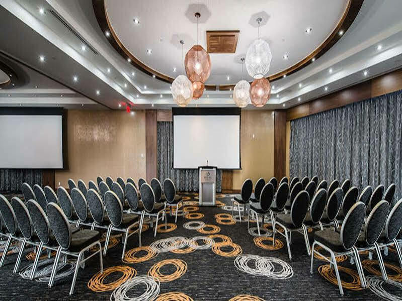 Delta Hotels By Marriott Уотърлу Екстериор снимка