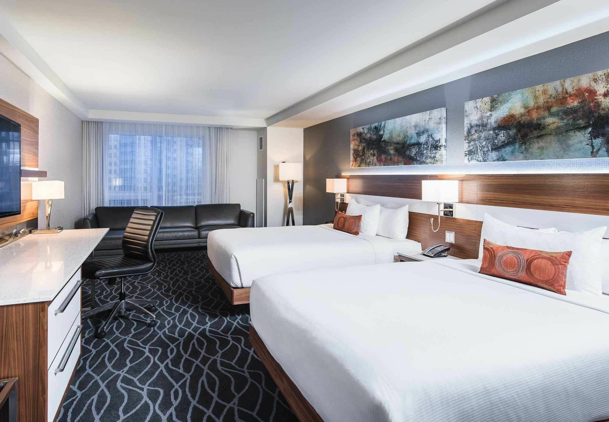 Delta Hotels By Marriott Уотърлу Екстериор снимка